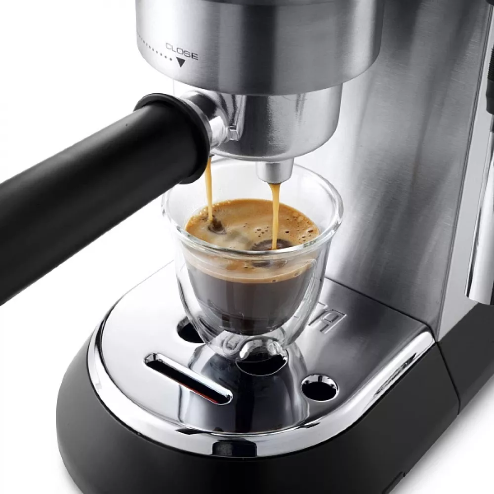 Рожковая кофеварка DeLonghi EC685.M