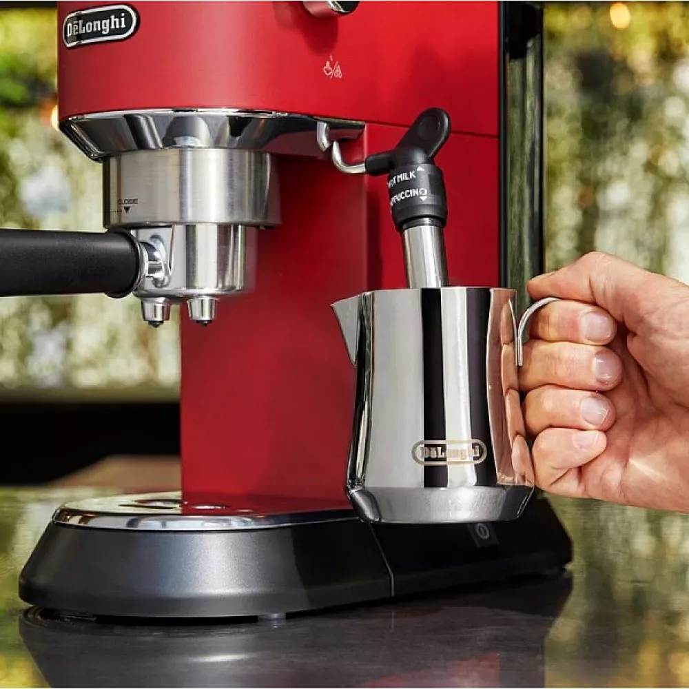 Рожковая кофеварка DeLonghi EC685 R
