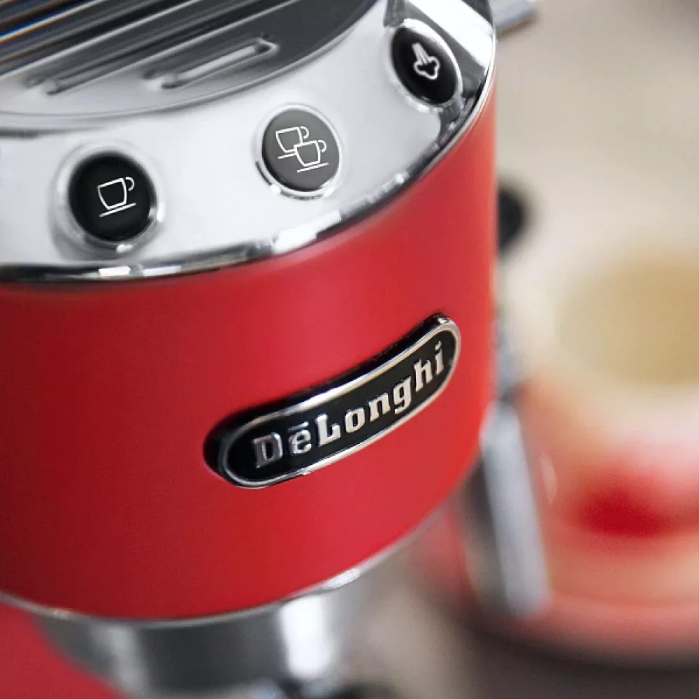 Рожковая кофеварка DeLonghi EC685 R
