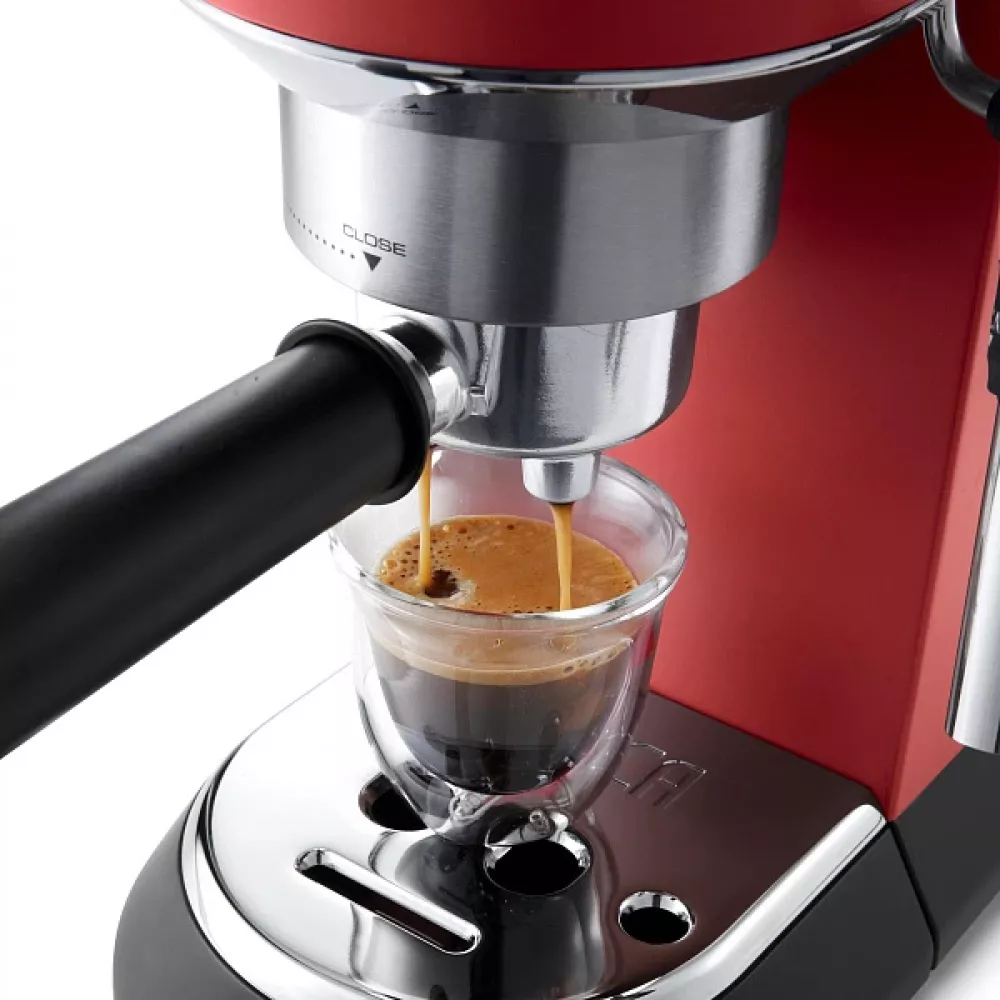 Рожковая кофеварка DeLonghi EC685 R